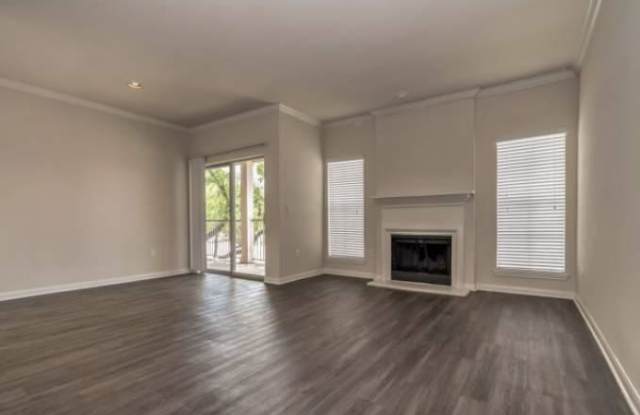 11052 Huebner Oaks Gallery 1