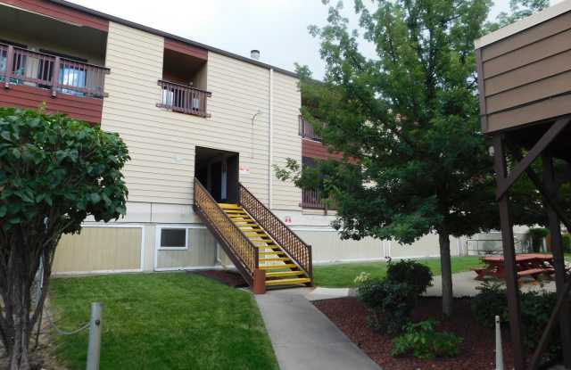 Charming 2-Bed Condo Near CMU  St. Mary’s – Great Amenities  Prime Location! photos photos