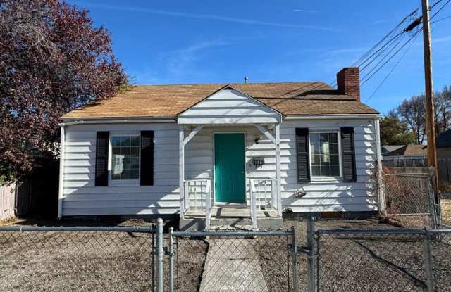 915 Division St - 915 Division Street, Klamath Falls, OR 97601