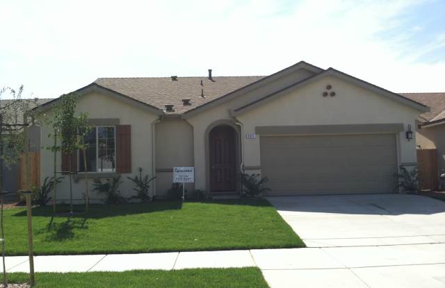 3 bedroom 2 bath home in South East Visalia with Yard Care photos photos