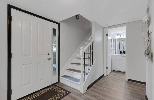 $1500 OFF SECOND MONTH'S RENT! Coastal Living Starts Here! Spacious 3BR Seminole Home with Bonus Room & Backyard Gallery 4