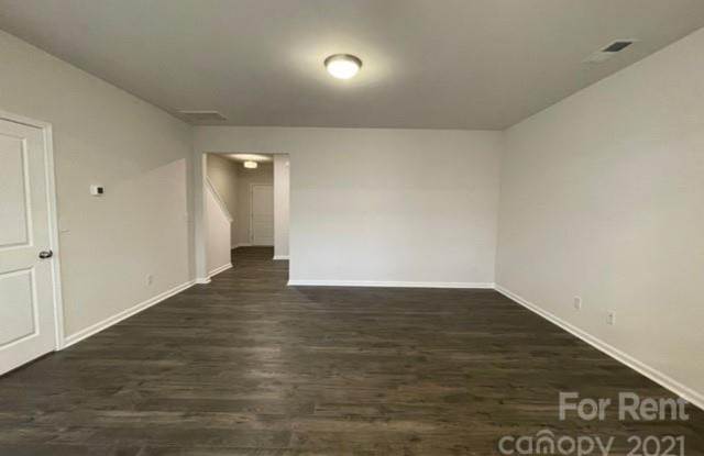 3 Bedroom Townhome with 1 Car Garage! Gallery 4