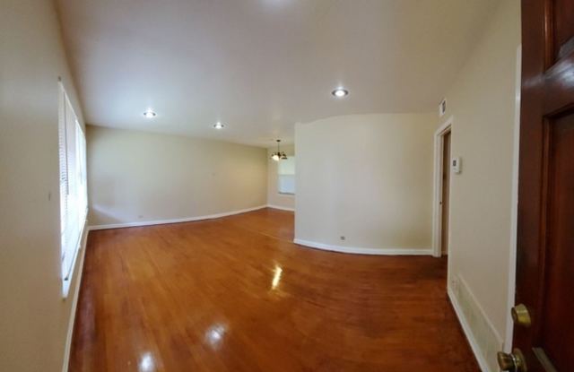 435 Millwood Gallery 3