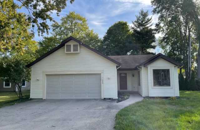 2BR 2BA Home Close to Campus, On Bus Route with Washer/Dryer Provided & 2-Car Attached Garage Gallery 1