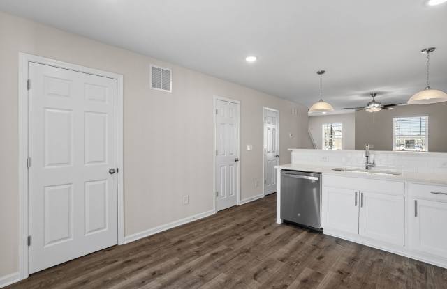 2 bd 2.5 ba townhome Gallery 4
