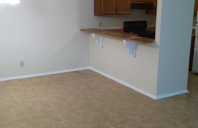 Apartment for rent - 2 bedroom - 2 bathroom Available July 20th Gallery 4