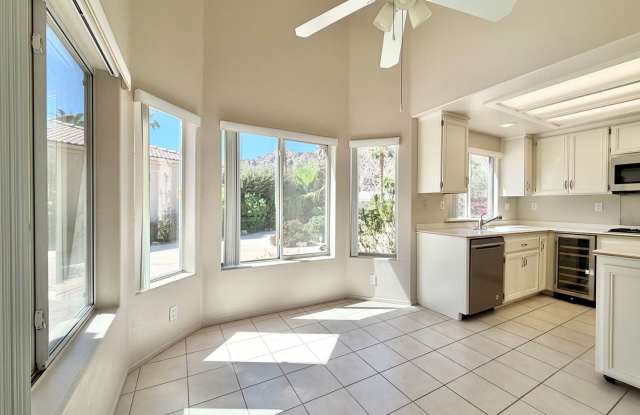 AVAILABLE NOW  ! LOVELY 3 Bedroom/ 2 Bathroom Home in Laguna De La Paz!****MOVE IN SPECIAL! 50% OFF ONE MONTHS RENT**** Gallery 4