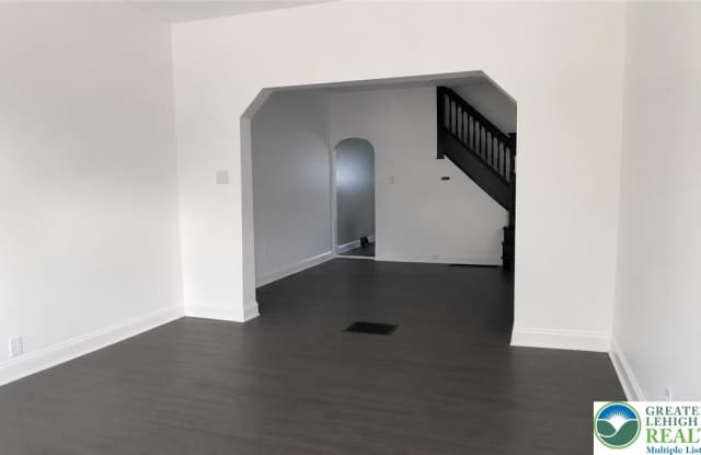 622 Locust Gallery 2