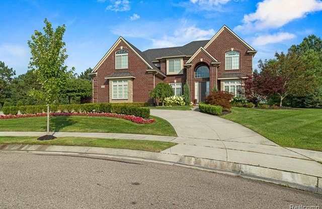 16946 NIAGARA Drive Gallery 3