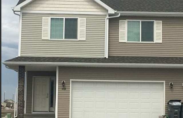 3 Bed 3 Bath Twin Home Gallery 1