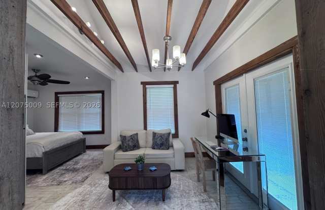 2883 SW 32nd Ct Gallery 2