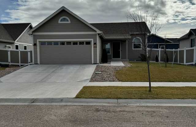 Great House to make your home - 2115 Goodnight Trail, Laramie County, WY 82007