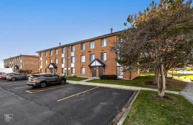 Two Bedroom Aurora Condo in District 204 - 255 North Gregory Street, Aurora, IL 60504