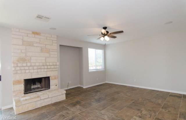 1006 Drake Cv Gallery 4