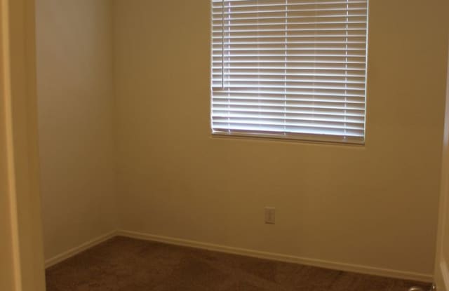 Single Story 4 bedroom 2 bath Villago Community Gallery 4