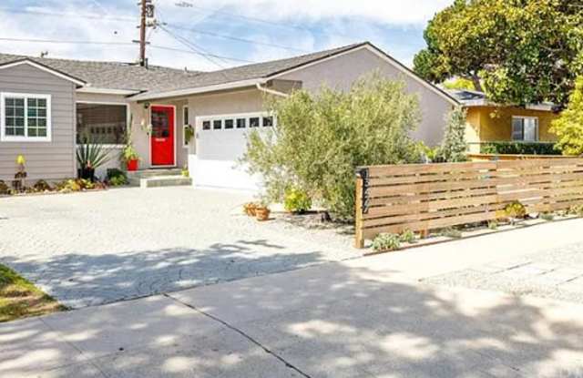 Beautiful 3 BEDROOM 2 BATH in Hawthorne with Garage. 1/2 off the 1st month of rent on OAC. photos photos