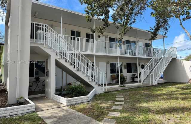 261 Hibiscus Dr photos photos