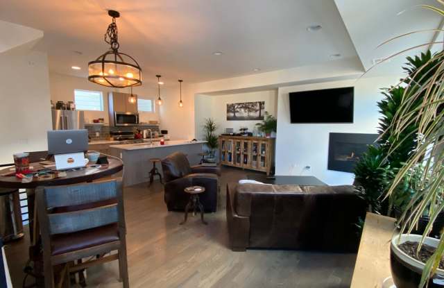 Charming 2BR Townhome in Denver photos photos