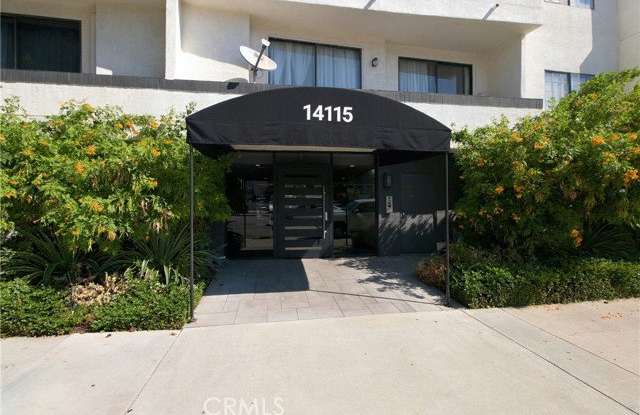 14115 Moorpark Street Gallery 3