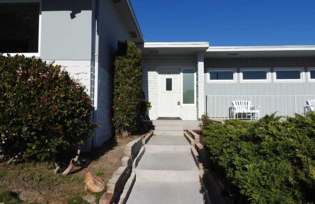 WOW views from this classic 3 bed 2 bath home photos photos