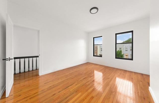 64 DE SALES Place unit: 2 photos photos