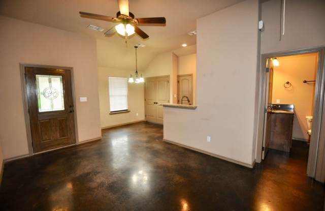 663 W Tarleton Street Gallery 4