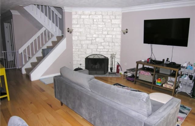 13419 Larchmere Sq - 13419 Larchmere Boulevard, Shaker Heights, OH 44120