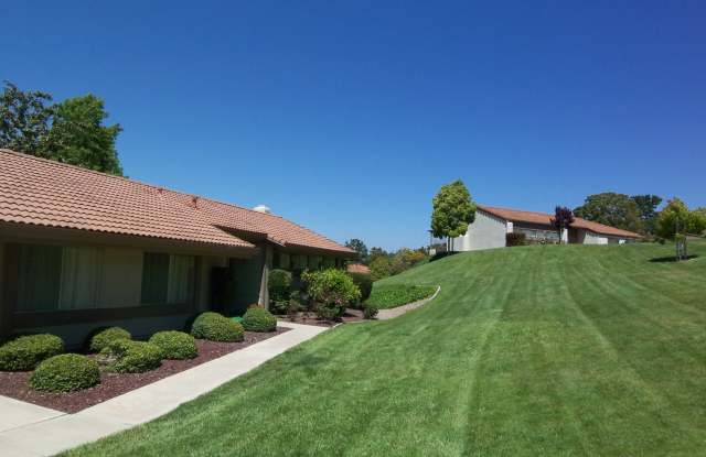 Charming Single Level 2br/2Ba Condo In Oaks North Senior 55+ Area - 17477 Plaza Dolores, San Diego, CA 92128