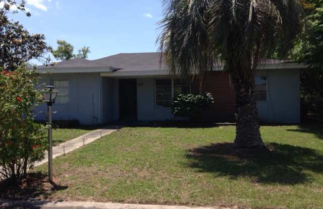 3 Bed 2 Bath Home | Pet Friendly | Washer Dryer Hook Ups | Section 8 Welcome photos photos