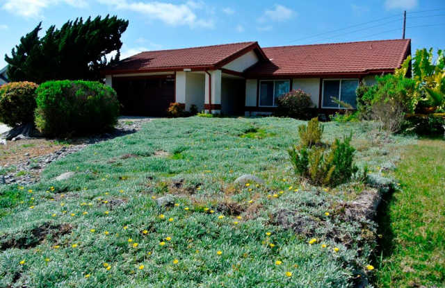 3Bed/2Bath with a Pool in Oceanside~ Navajo Gallery 1