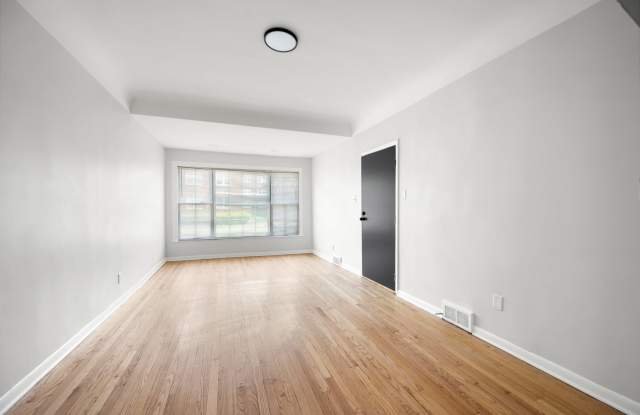 4849 West Hutchinson Street - 1 Gallery 3