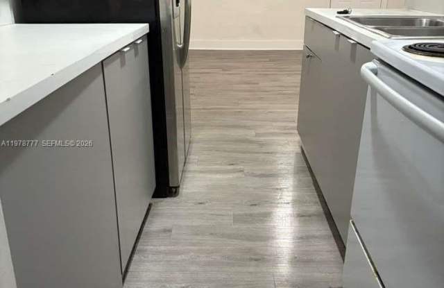 1715 NW 8th Ct photos photos