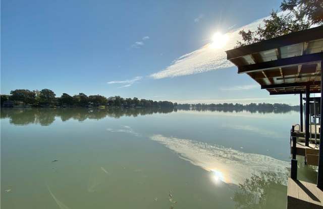 906 Lakeview Trail Gallery 3