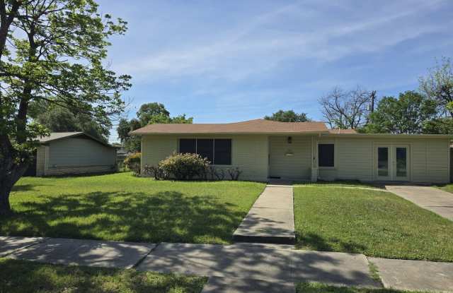 606 Shadywood photos photos