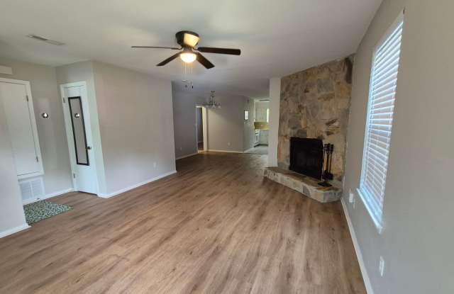 Townhome Two Bedroom Two Bath near UWF Gallery 3
