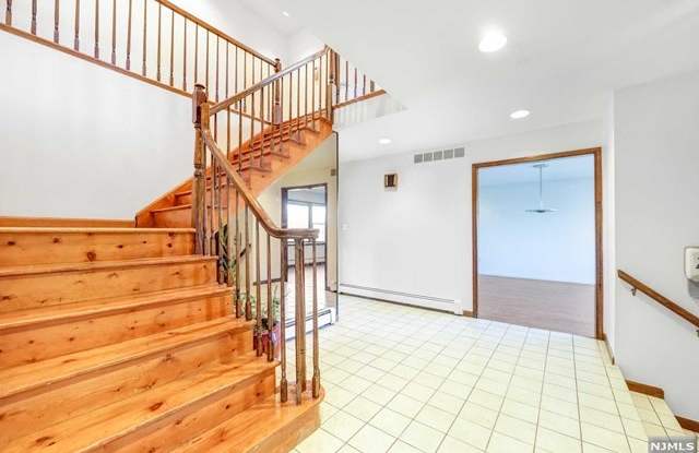 407 Golf Course Drive Gallery 4