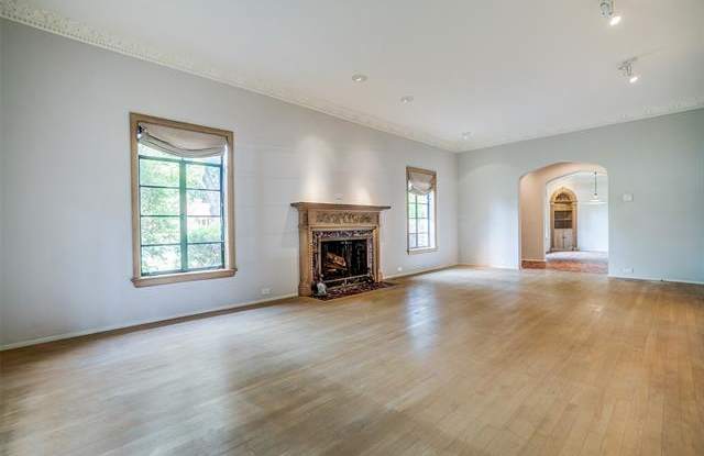 6834 Lakeshore Drive Gallery 2