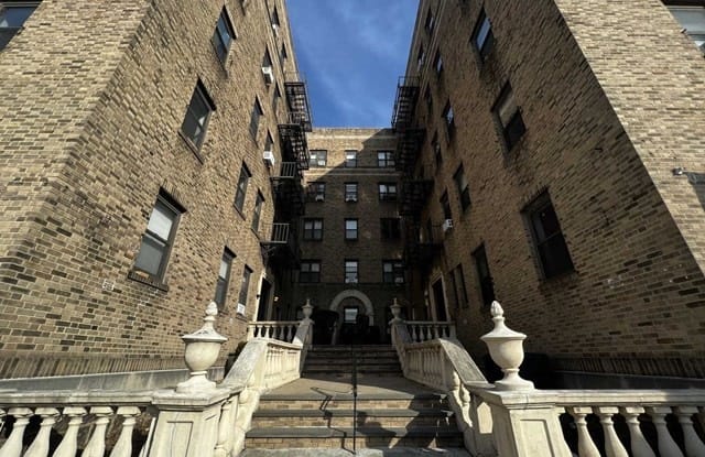 1 West Palisades Boulevard - 1 W Palisades Blvd, Palisades Park, NJ 07650