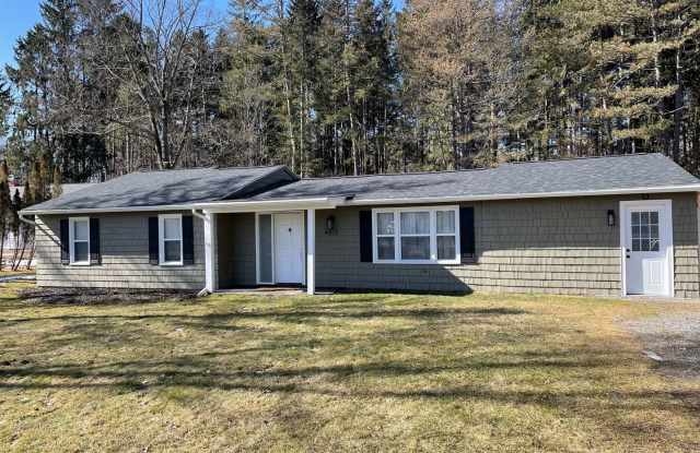 Single-Family Rental in Cazenovia - Move In Ready! Gallery 1