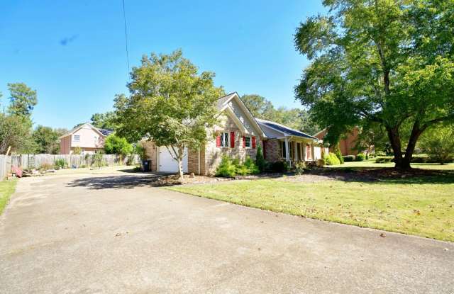 Large house in quiet Neighborhood. Gallery 3