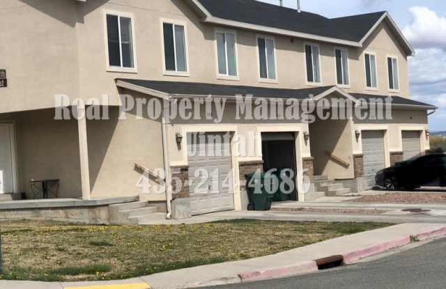 2-bedroom, 2-bathroom Townhouse in SkyPark 1 photos photos