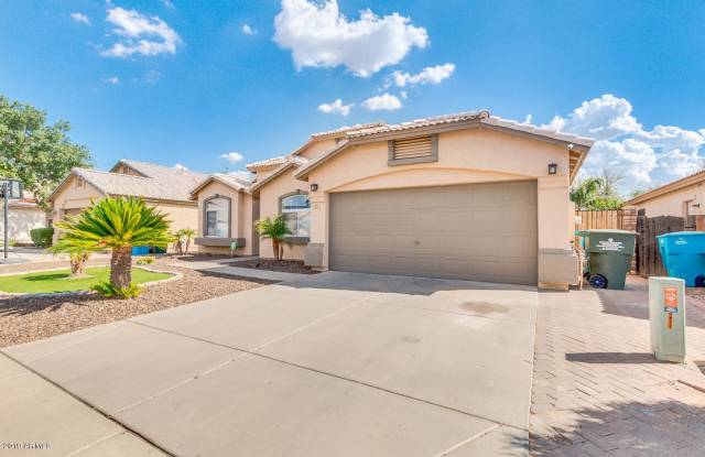2811 E ROCKWOOD Drive Gallery 3