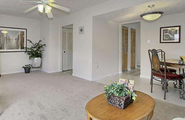 8607 WOODHUE COURT Gallery 2