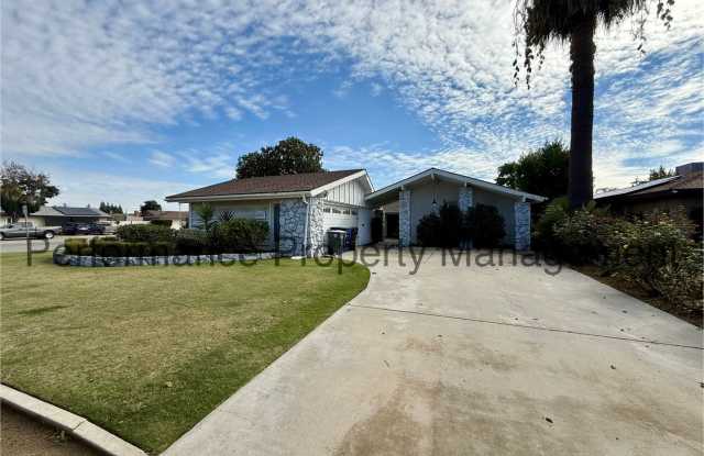 Stunning 3 Bed/2.5 Bath + Shop w/ Resident Benefits Package  $0 Security Deposit Option photos photos