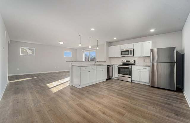 1 Month FREE Rent! Applied to Your First Full Month. Terms & Conditions Apply. Gallery 4