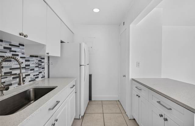 2115 N 17th Ct Gallery 2
