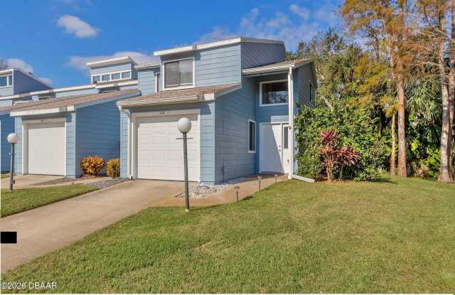 3BR/2BA Daytona Beach Condo with Pond View, Pool & Garage — $2,200/mo Gallery 1