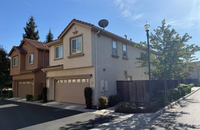MODERN NEWER 3 BEDROOM 2 STORY FAIRFIELD *STAR RENTALS - 2735 Mercer Place, Fairfield, CA 94533