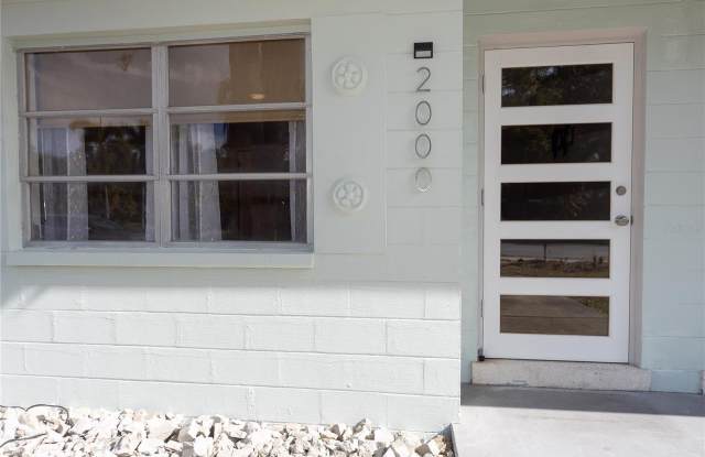 2000 1ST STREET SE photos photos