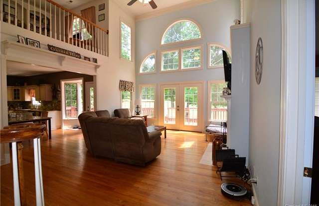 7640 Golf Course Drive S Gallery 4